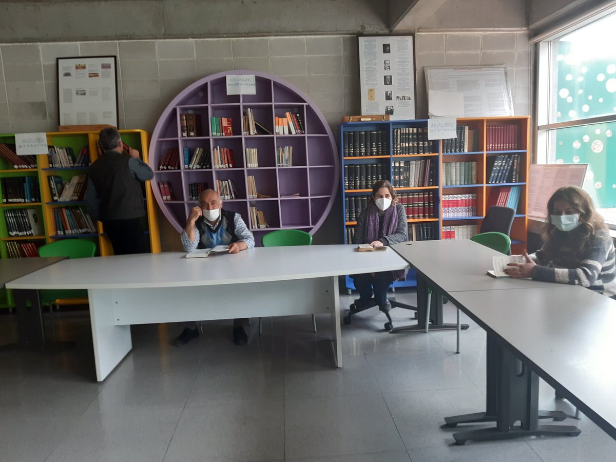YenileventAL's tweet photo. #kitapokuyoruz
Yenilevent Anadolu Lisesi kitap okuyor. https://t.co/M3kj39lR4y