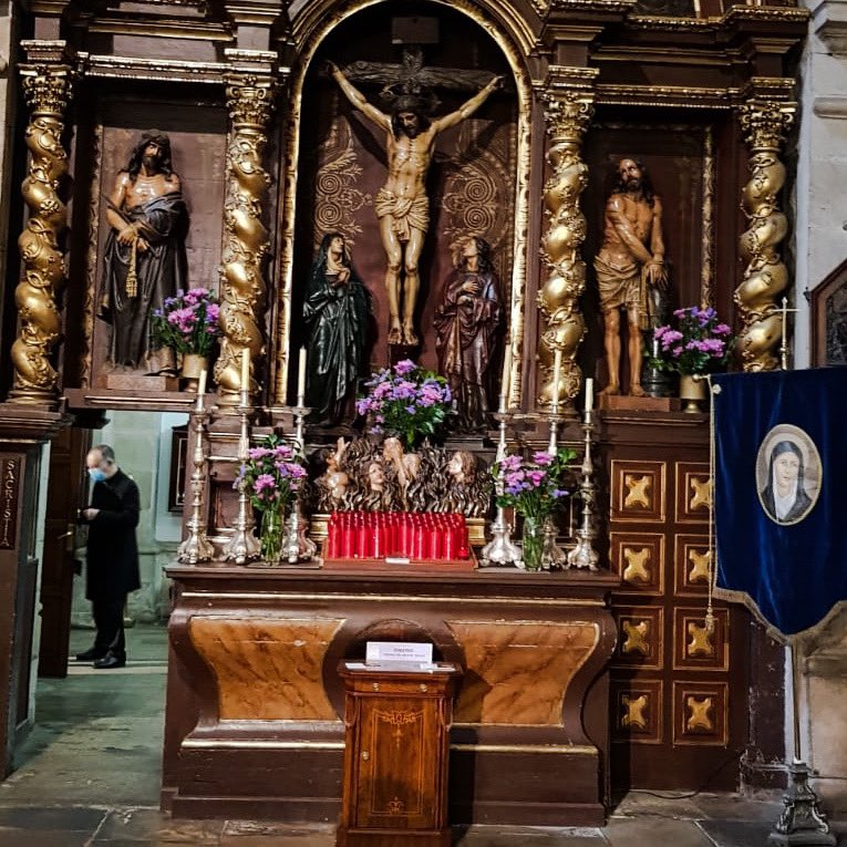 NazarethCG's tweet photo. ✝️ #JuevesSanto “Nadie tiene amor más grande que el que da la vida por sus amigos(...) A vosotros os llamo amigos, porque todo lo que he oído a mi Padre os lo he dado a conocer.” El Amor en su máxima expresión es nuestra entrega a los demás!
#OrgulloCofrade #TriduoPascual #Coruña https://t.co/EHLthLAhld