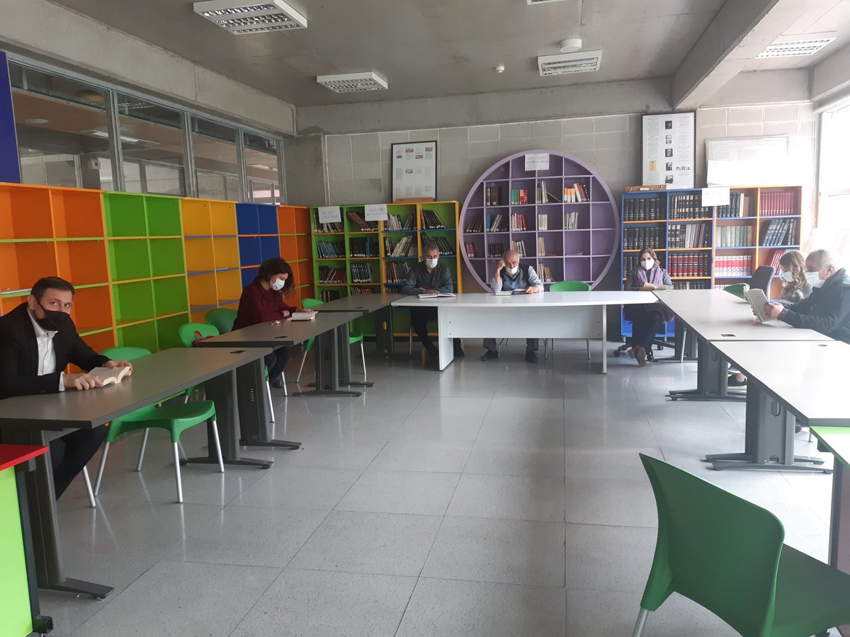YenileventAL's tweet photo. #kitapokuyoruz
Yenilevent Anadolu Lisesi kitap okuyor. https://t.co/M3kj39lR4y