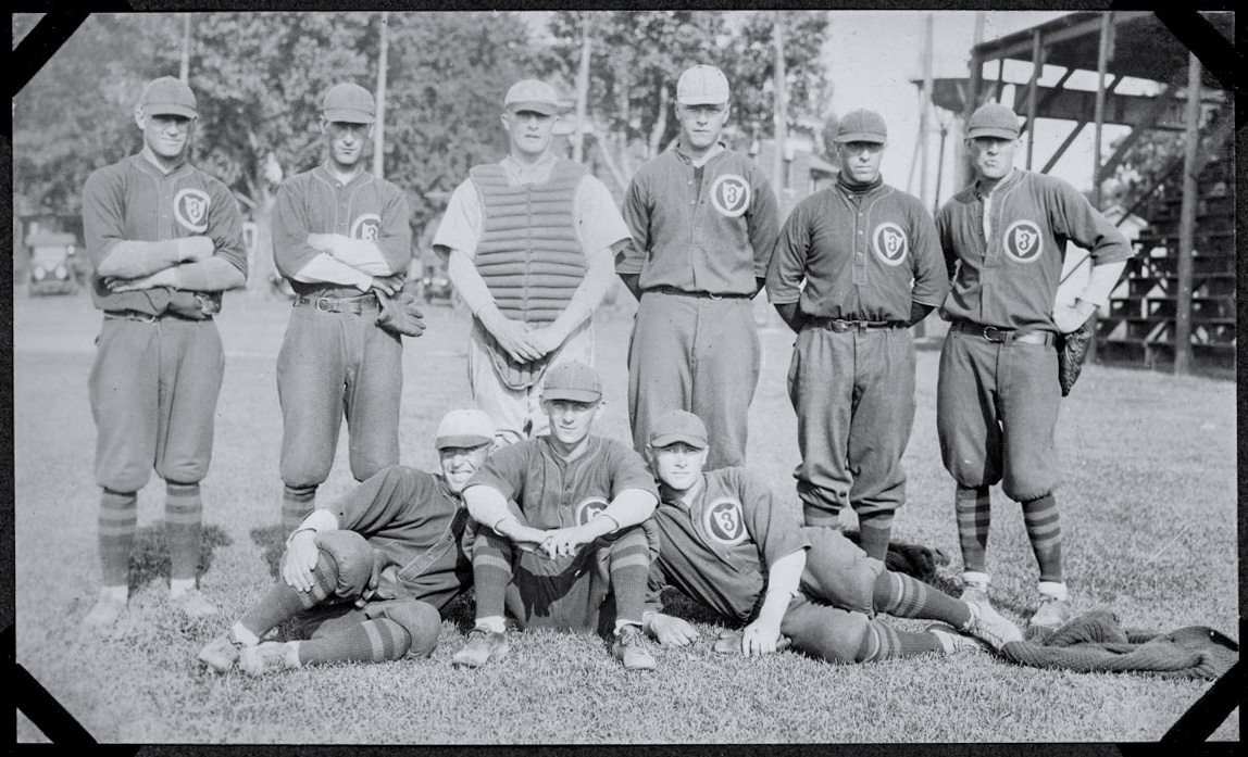 Today is opening day of 2021 baseball season. Here is peek back to 1920s when sports were the core of Army PT program. Taken at Ft Snelling, MN show the men of The Old Guard ready to "play ball!"

#baseball #OpeningDay #OldGuard #history #MLB #USArmy #Army