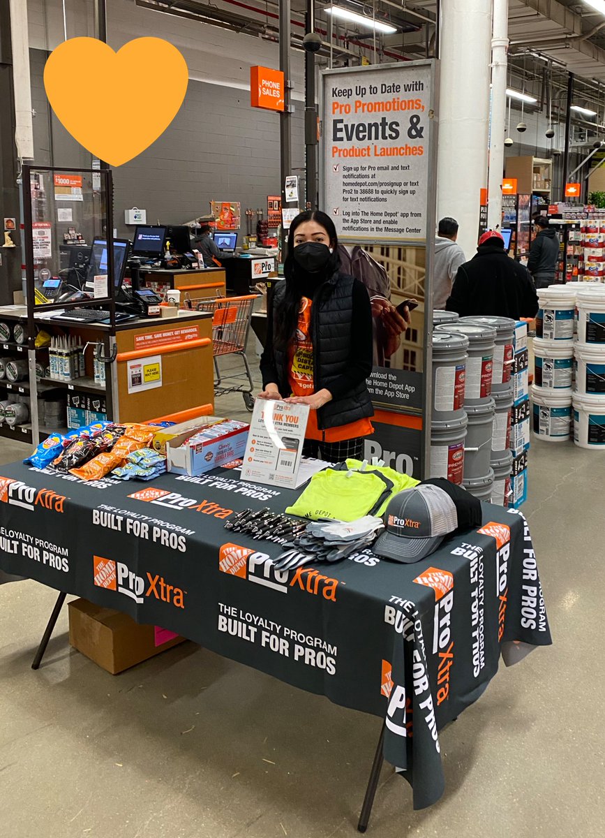 Off to the races with the Pro Appreciation Event! Rain or snow these customers and associates keep on driving our biz!!!🏎🏎🏎🏁🏁🏁🧡<a href="/CollazoH/">Rosendo H. Collazo</a> <a href="/JDorseyTHD/">Justin Dorsey</a> <a href="/ThdRmotran/">RmotranTHD</a> @AnyaeBell <a href="/Alma11Hernandez/">Alma Hernandez</a> @RitaMarroquinHD <a href="/THDJONATHAN/">Jonathan Smoot</a> <a href="/adam_owsley/">Adam Owsley</a> <a href="/TurayManny/">Manny Turay</a> @Roxana4608 #ProDay