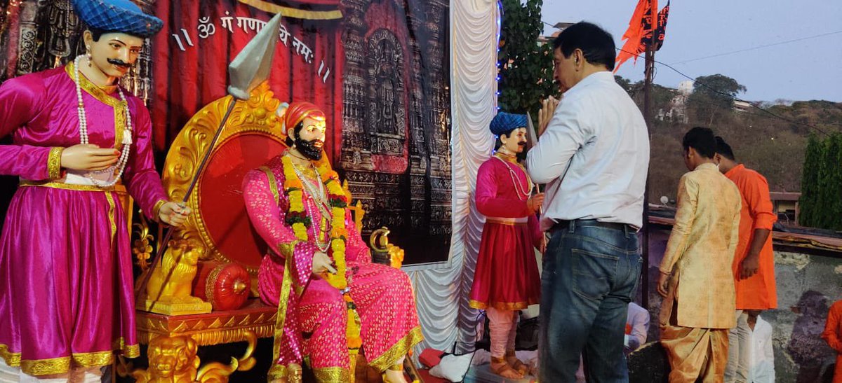 _PradeepSharma_'s tweet photo. Pradeep Sharma celebrating the auspicious occasion of Shiv Jayanti in Filter Pada, Andheri (East), Mumbai #pradeepsharma #realhero #mumbaiicon #encounterspecialist https://t.co/yLgwFNJ21n