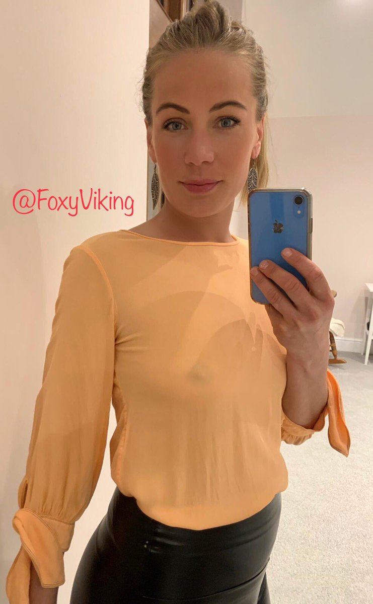 FoxyViking's tweet photo. I wondered why I was getting some strange looks! 😘😂🏹 https://t.co/LMCUwB8Fcy