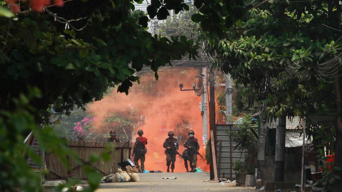 KenRoth's tweet photo. The Myanmar junta declares a "ceasefire," but it seems to be referring only to border conflicts with ethnic minorities, not to its shooting of protesters against the coup. https://t.co/Jvs2xGgPtz https://t.co/Lmr41tUNT9