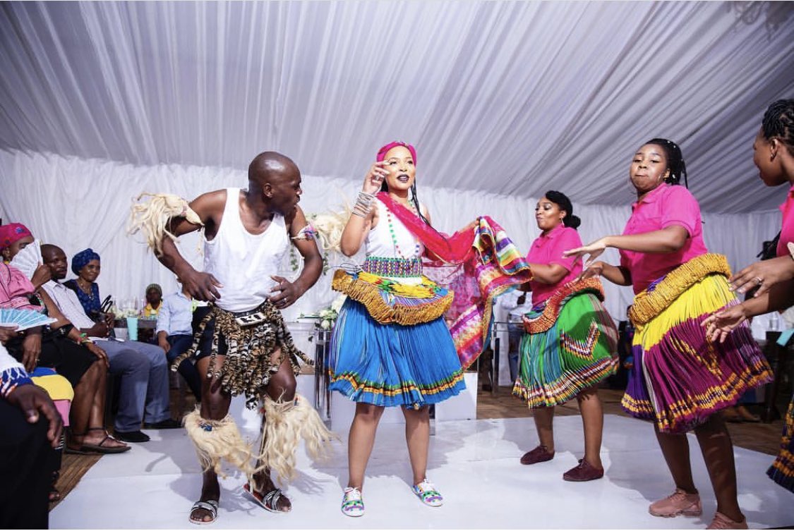 IamMzilikazi's tweet photo. AFRIKA: All things bright and beautiful #LivingColours 30 https://t.co/fhJqBjjINh