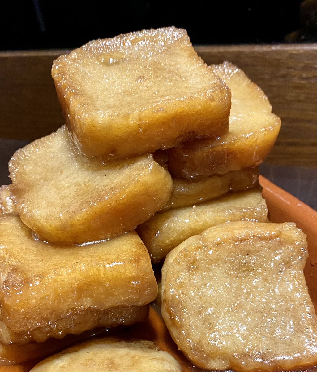 Aprovecha y prueba nuestras TORRIJAS, solo las mantendremos durante Semana Santa, así que ya te quedan menos de cuatro días... NO TE LAS PIERDAS!!! 

#picoteoplazanueva #aljaraferestauracion #torrijas #albareda #gines #platosdecuaresma #barsevilla #aljarafetapas