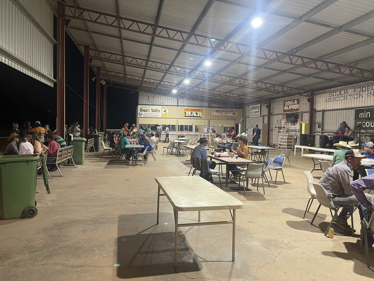 rick_mayor's tweet photo. #EasterWeekend #Boulia #campdrafting #horsegymkana #horseracing #rodeo #Jackpotbullride https://t.co/vCwMxhF9jP