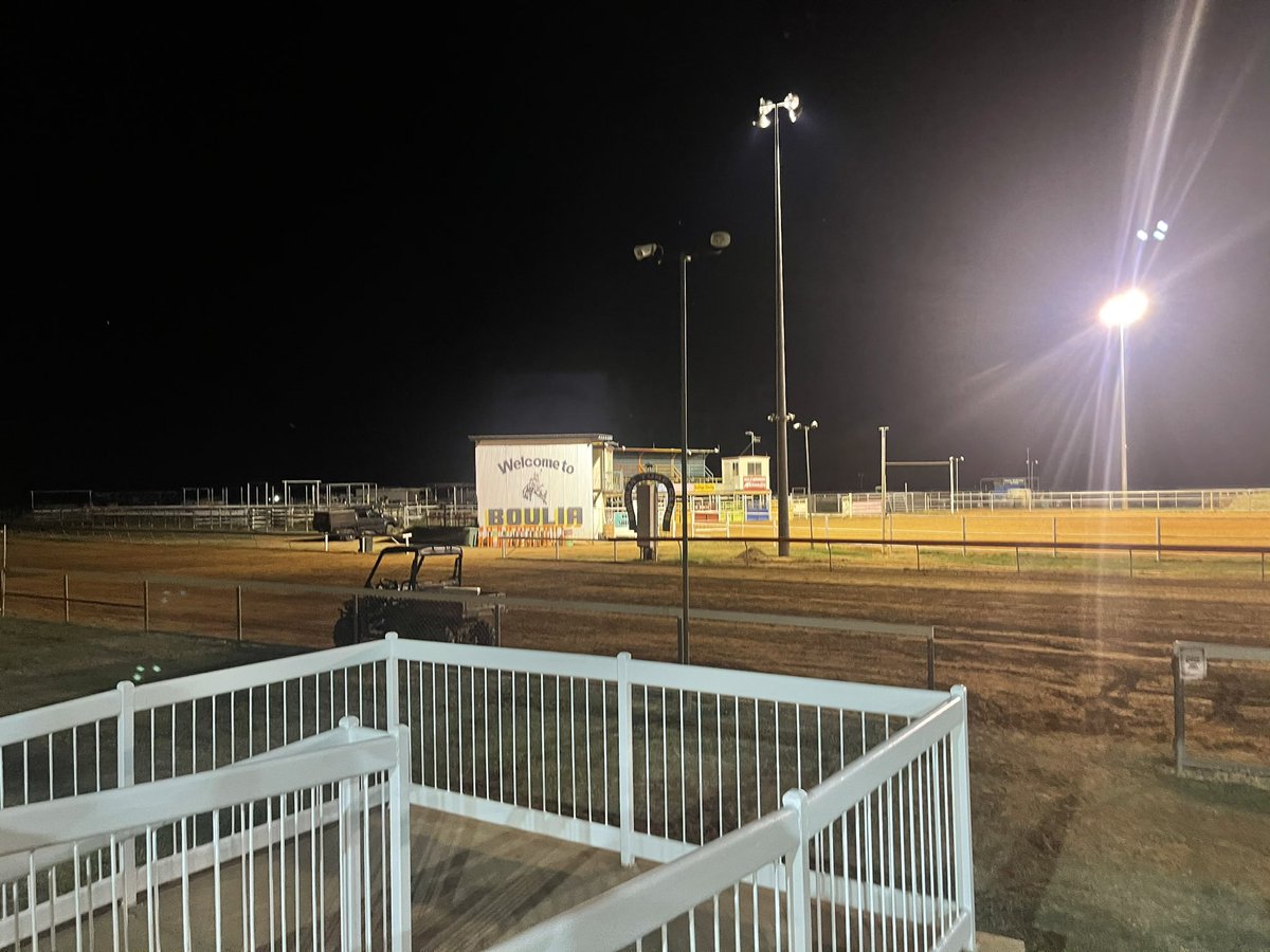 rick_mayor's tweet photo. #EasterWeekend #Boulia #campdrafting #horsegymkana #horseracing #rodeo #Jackpotbullride https://t.co/vCwMxhF9jP