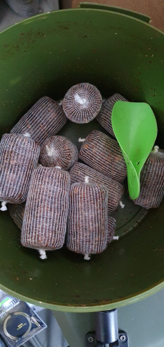 davesacker's tweet photo. Nice bit of fishing prep sorted today, 6 new rigs made up ready to go, kit all checked and prepped for the first nights of the year & these little beauts made & ready to cast. Now just have to wait the 17 hours before I can go 🙄⏳#carpfishing #firstnightback #carper #carping https://t.co/9Ea9l8gXFj