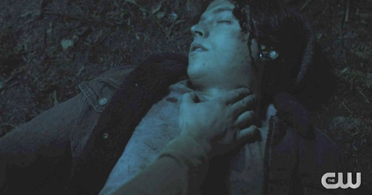 bugheadconfess_'s tweet photo. No one: 
Riverdale writers every season: https://t.co/rIHIko9zL5