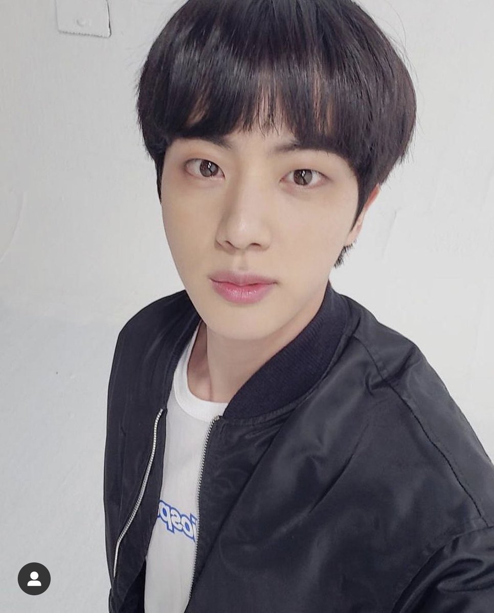 Aigerim970328's tweet photo. 여기서 네가 없어서 오랜만이네.사실 행복은 뭐야 잊어버렸어.거짓으로 웃으면서 사는데 나를 이해하는 사랑할 수 있는 사람을 만나고 행복한 사람을 되고 싶어.
진 씨의 Epiphany 노래를 진짜 마음에 들어ㅠㅠ 네가 퇴근 할때 힘이 없을때 이 노래 많이 도와줬어😭진 씨의 목소리 다뜻해💕 @BTS_twt https://t.co/Vz0EUgcTdQ