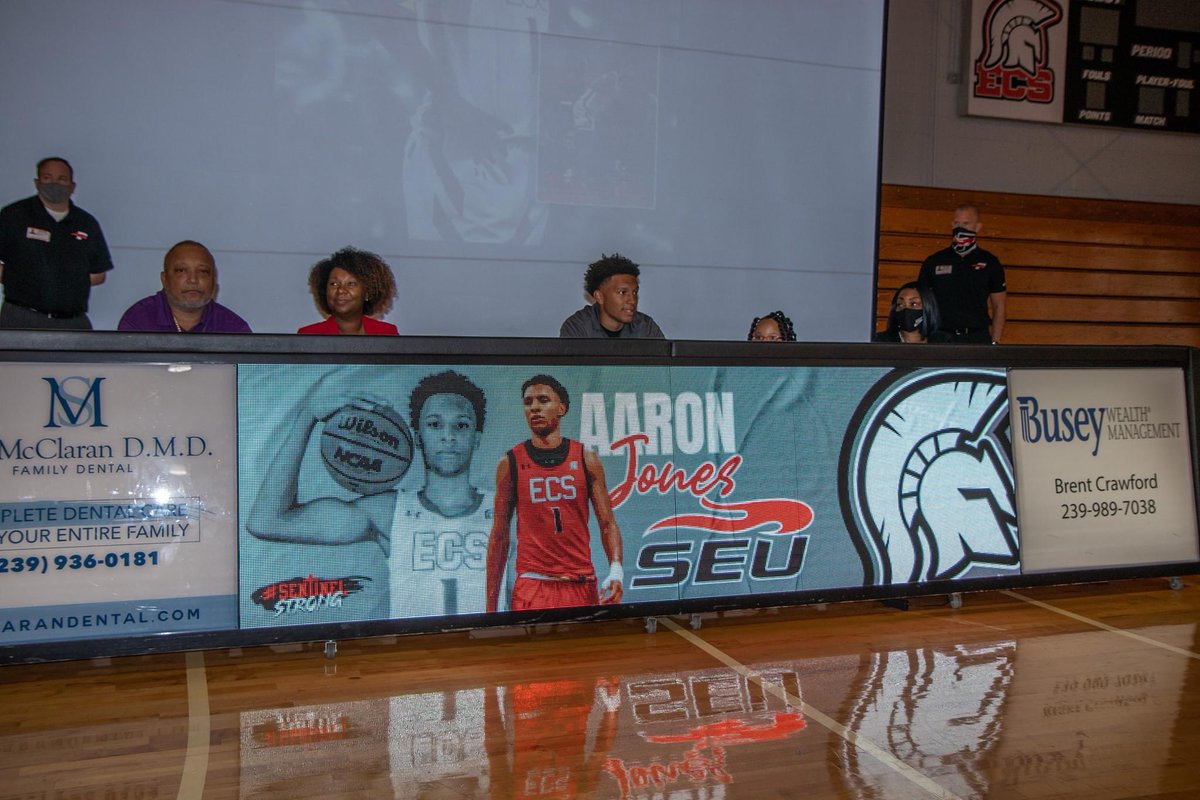 ecshoops's tweet photo. What a day! Romans 13 reminds us to give honor where honor is due and today we honor Aaron Jones as he signs his national letter of intent to play basketball at Southeastern University. Congratulations @ajo__18 https://t.co/xLJcCFzxwA