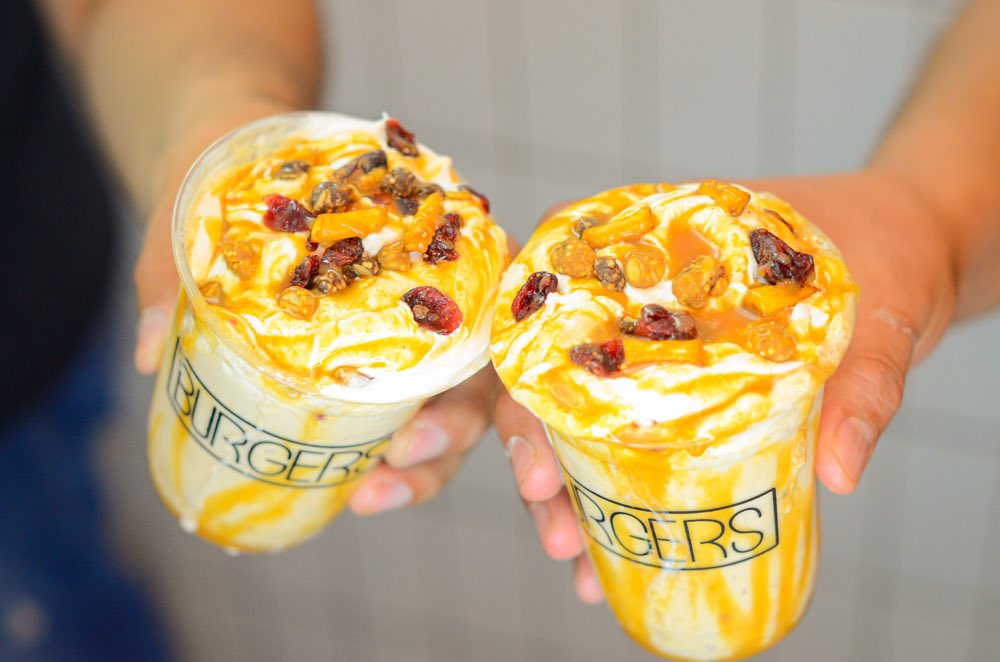 berry_nuts's tweet photo. Salted Caramel Milkshake con clusters de Pretzel 🥨 https://t.co/QtV8PtwXT9