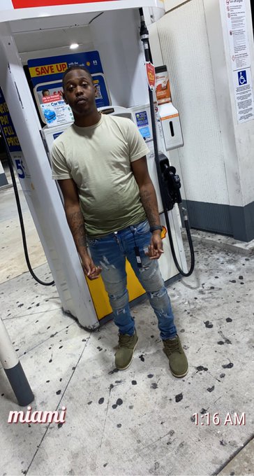 You know the vibe 🌴🐊 https://t.co/406ZZeS9fl<a href="/tag/aquarius"class="tags"><span>#aquarius</span></a>