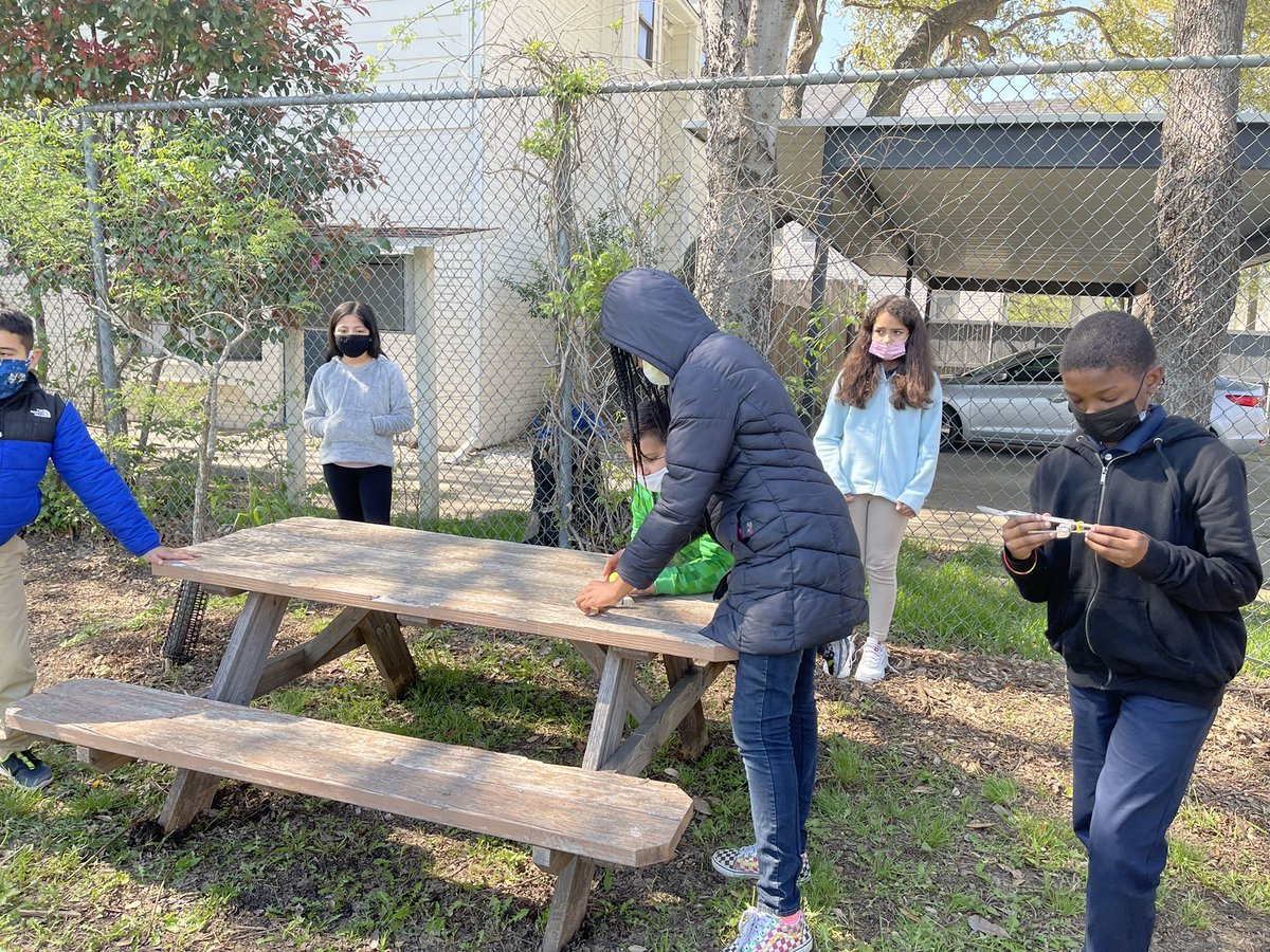 BlydenThai's tweet photo. Stem Challenge Day, thinking outside the box and having fun is the best way to learn! #plbuzz #plprep @PLSamHouston @PersonalizeDISD #stem https://t.co/lUx4ftk560