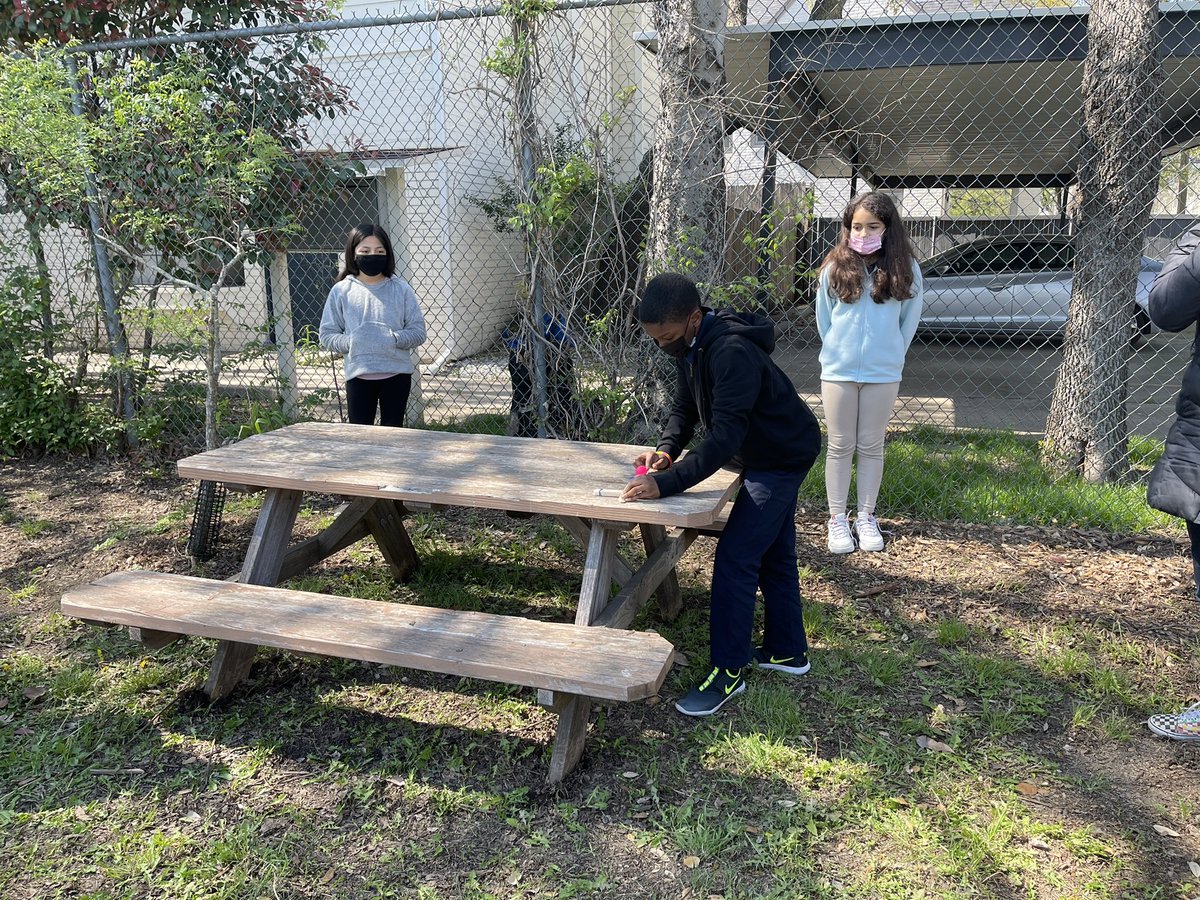 BlydenThai's tweet photo. Stem Challenge Day, thinking outside the box and having fun is the best way to learn! #plbuzz #plprep @PLSamHouston @PersonalizeDISD #stem https://t.co/lUx4ftk560