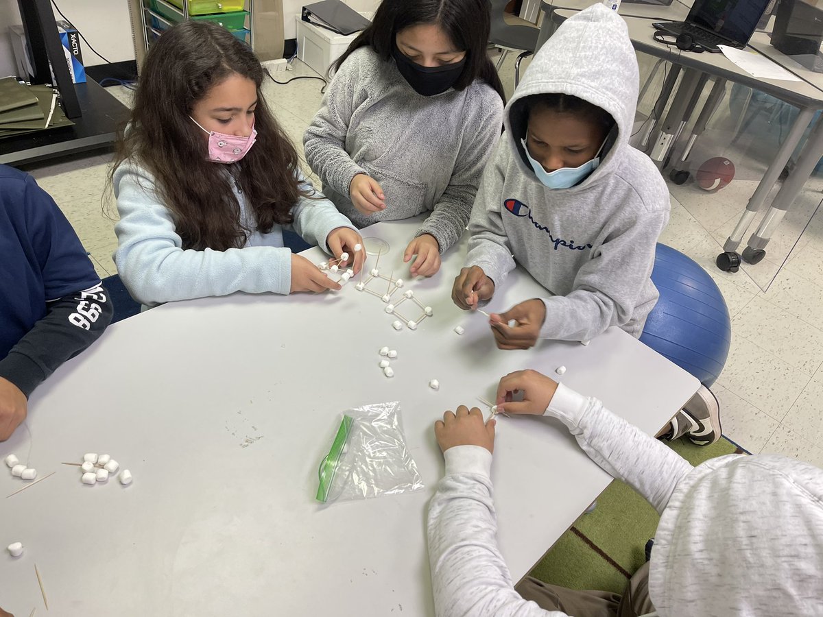 BlydenThai's tweet photo. Stem Challenge Day, thinking outside the box and having fun is the best way to learn! #plbuzz #plprep @PLSamHouston @PersonalizeDISD #stem https://t.co/lUx4ftk560