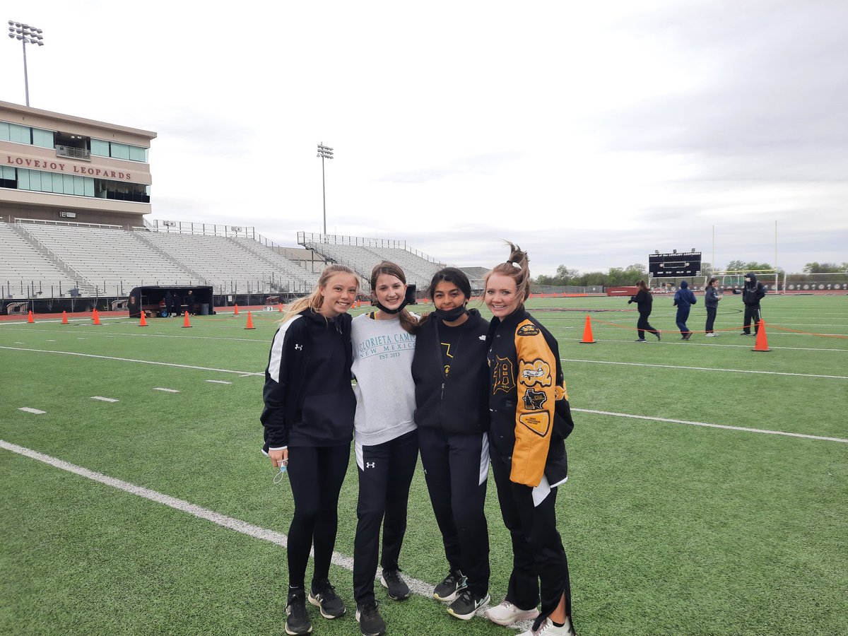 CoachOsbourn's tweet photo. Shout to our throwers & distance girls. These girls are involved in as much as 3 sports at a time. Always working hard and giving 100%. https://t.co/ipXmpbHxhW