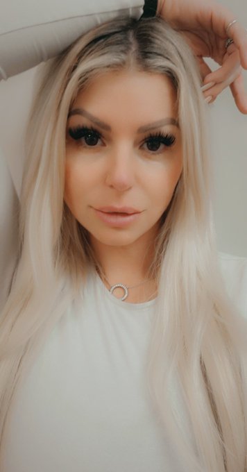 It's snowing 🌨 I want to snuggle.  New subscribers get 30 days free when you join before April 13th.<a href="/tag/gucci"class="tags"><span>#gucci</span></a><a href="/tag/rzr"class="tags"><span>#rzr</span></a>