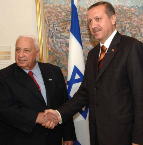 عااااجل: إردوغان يعلن أنه سيصلي بالمسجد الأموي بدمشق، وأن حلب خط أحمر، وأن السلاح النوعي سيصل للسوري...