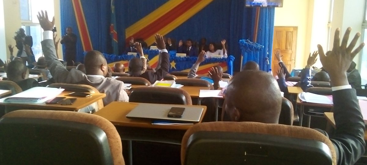 etiennemulindwa's tweet photo. Pétitions contre 3 membres de l'#ASSPRO #Sud-Kivu. Les députés pétitionnaires auraient reçu des pots de vin. "Nous voulons d'abord rendre propre chez nous avant d'aller à l'exécutif", déclare l'un d'eux Placide Wenda, élu de #Shabunda. @TheoKASI @AmaniKamanda2 https://t.co/GIwCrz49ul