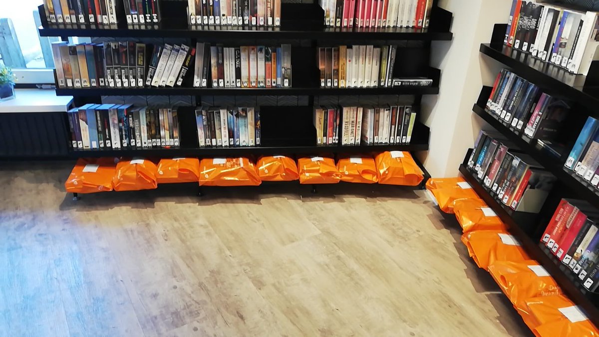 ajattema's tweet photo. Ook in de bibliotheek in De Nieuwe Wierde in Grijpskerk liggen de verrassingstasjes klaar! https://t.co/4OhKKbEX9e