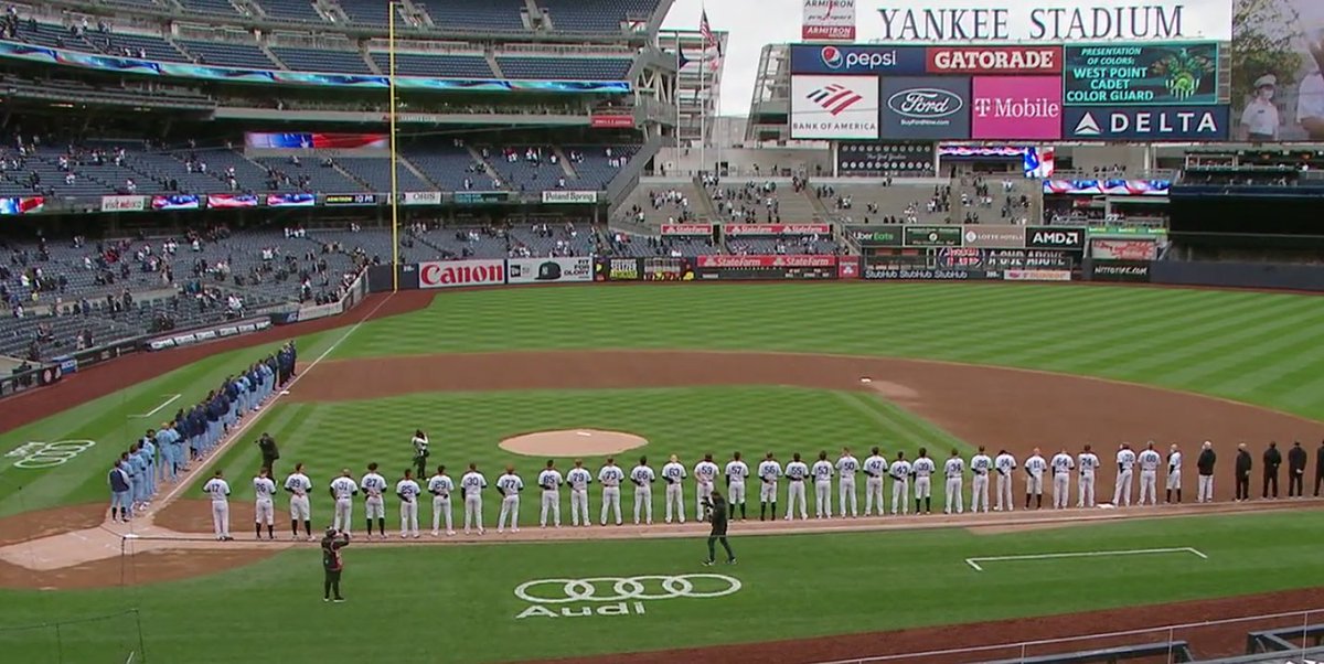 MLBONFOX's tweet photo. ⚾️🇺🇸

#OpeningDay https://t.co/waK7AI10wV
