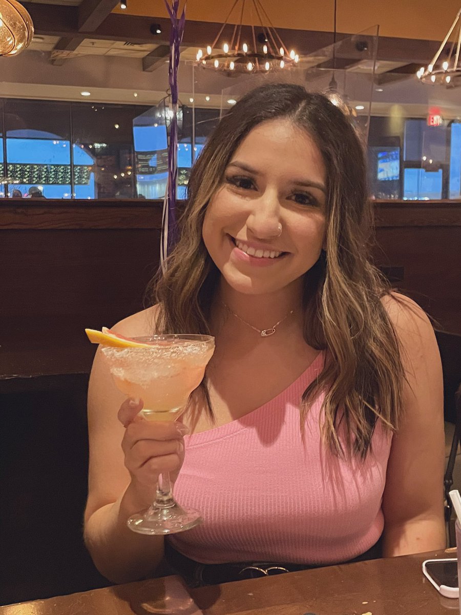 martinez_jesss's tweet photo. hey Twitter, I turned 21!!!! k, bye🥸 https://t.co/okUXUIRNyz