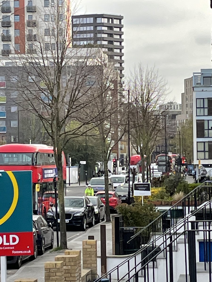 MarkySpei's tweet photo. Why has my N1 street become a traffic choking diesel fume hell? The reality of living in the 'poor streets' of Islington & Hackney where #LTNs don't work #SouthgateRoad @TfL @MayorofLondon @mayorofhackney @IslingtonMayor vote NO to #HTNs (High Traffic Neighbourhoods) https://t.co/bIyH66IbvG
