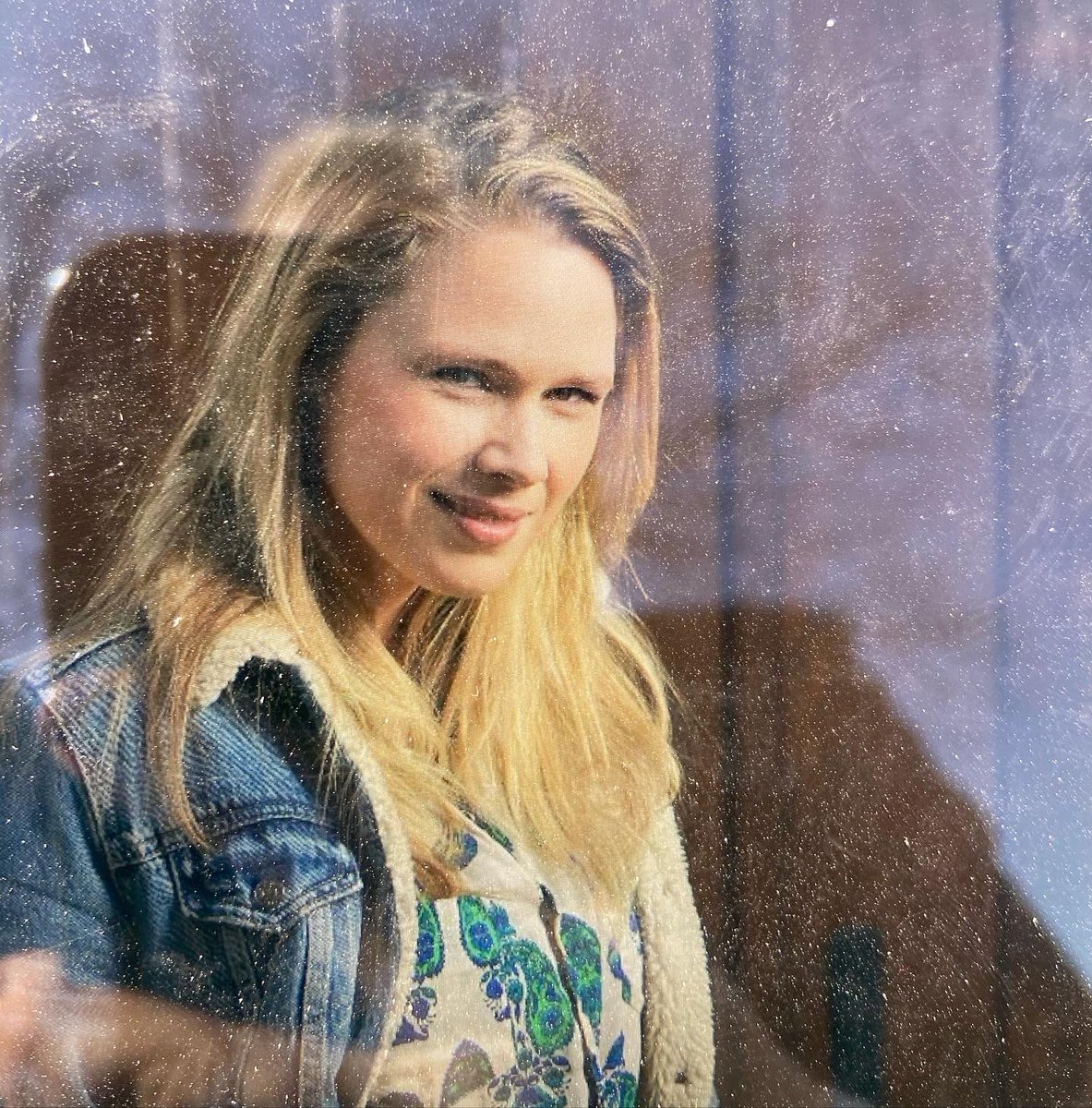 MarleenStelling's tweet photo. Vandaag hebben we weer hard gewerkt aan heel tof, nieuw programma. Spoedig meer info! 🤗🤫 @EOnl #nieuwprogramma #lazarus #tbt #shoot #portrait #thursday #photography https://t.co/7lbL2lJxbN