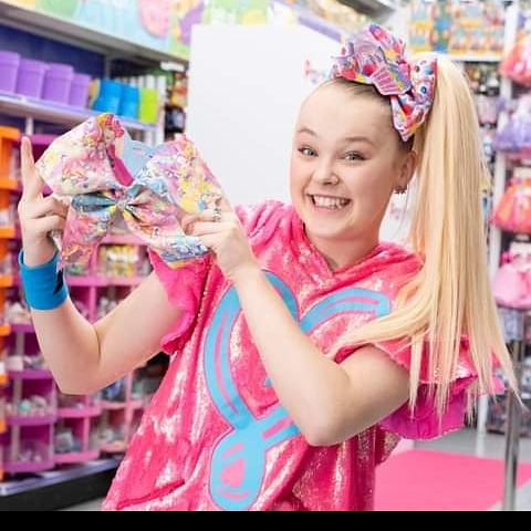 EllaAkua1's tweet photo. Jojo siwa is amazing go get jer stuff from clairs or walmart peace https://t.co/2excGTibsI