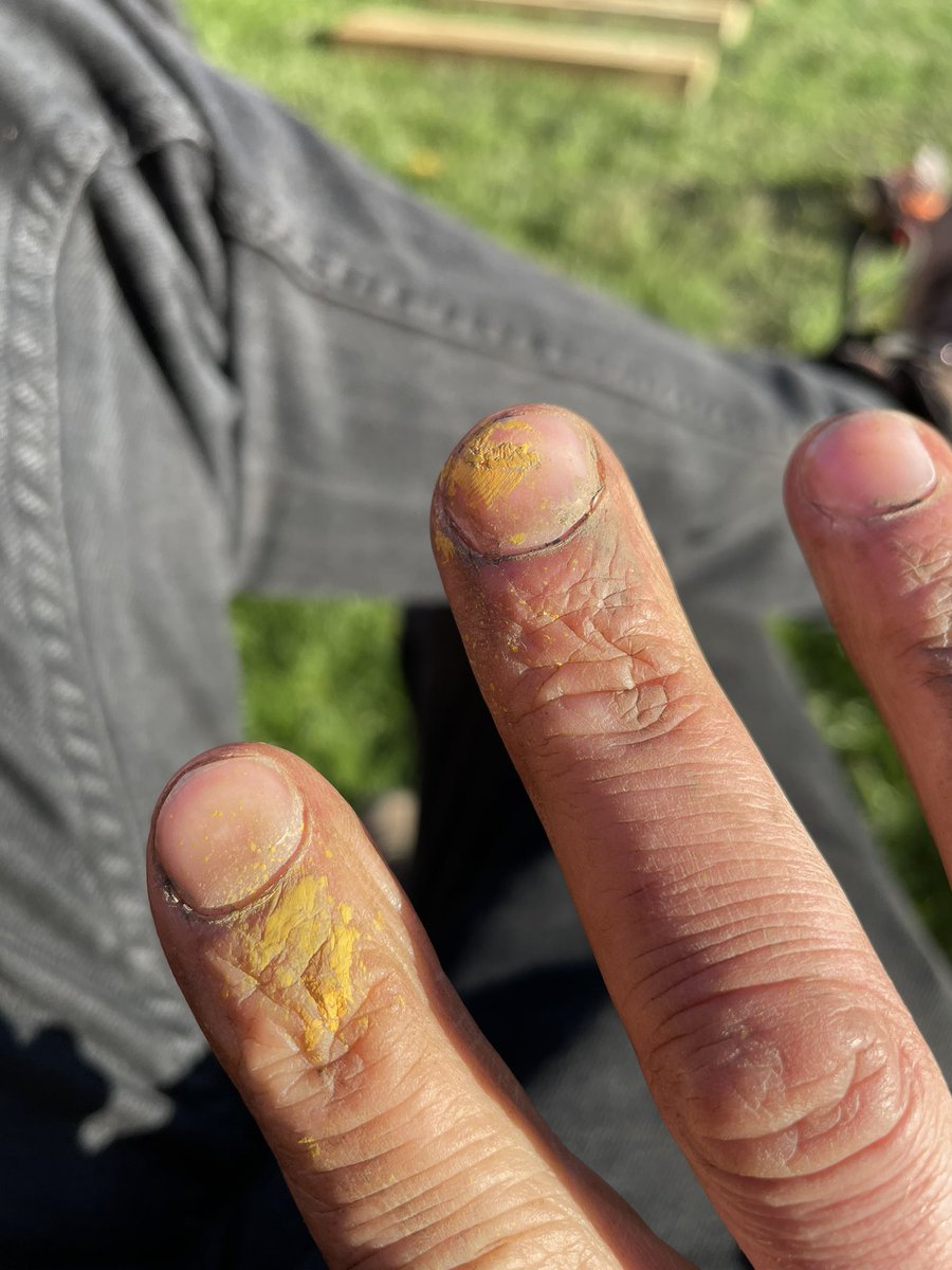 EventMor's tweet photo. One for you @CharlieHJM 
More garden marking-up. 

If you know, you know...

#events #eventprofs #spraypaint #freelance https://t.co/dw1AbFJogp