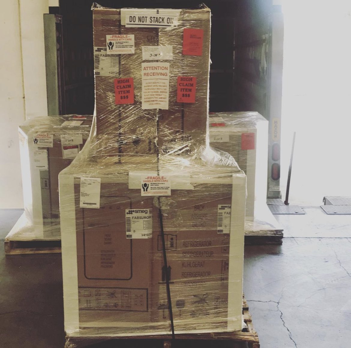Water_Inc's tweet photo. You want 8 ORANGE mini Smeg USA refrigerators!? No problem! We have them in stock and can ship them out to you today! Swipe 👉🏻to see them all packaged up with care. #waterinc #smegminifridge #smegfridge #retrokitchen https://t.co/vBwuuKO3FH