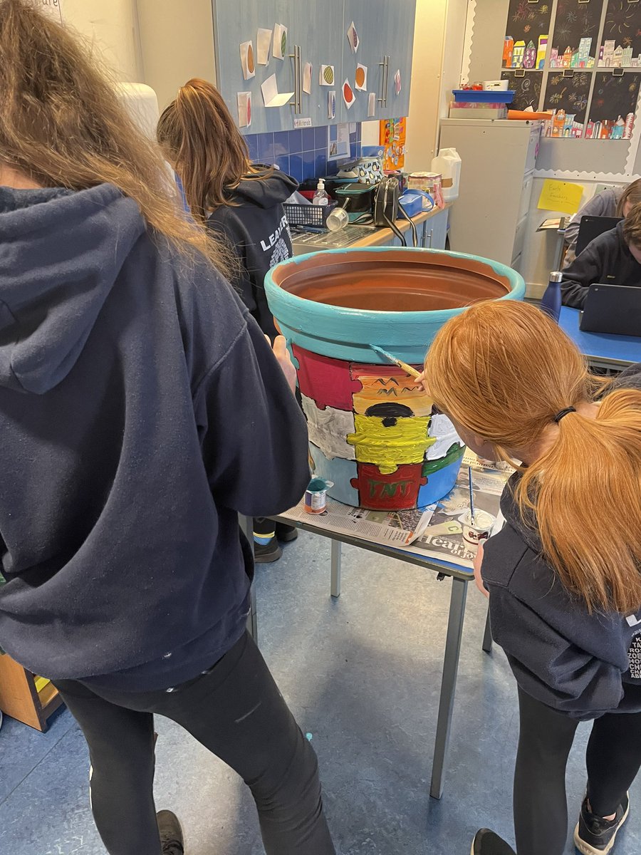 aberladyschool's tweet photo. Started work on our plant pot today.... looking fab so far #aps67 https://t.co/PBium1veqt