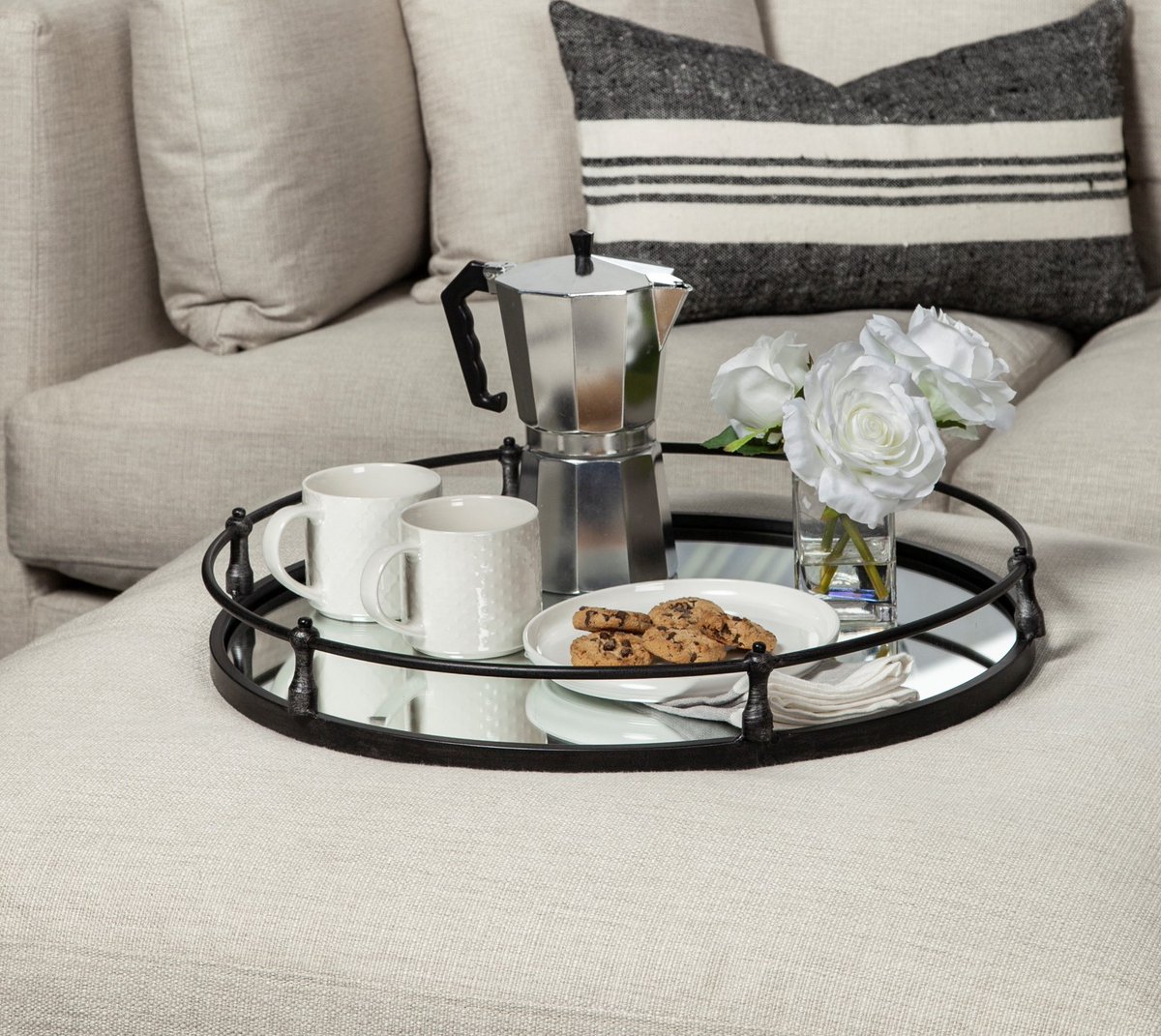 MercanaDecor's tweet photo. Fun way to serve goodies with our Kimbel Mirrored Tray✨https://t.co/OKCXqCwUUT. #mirror #tray #HomeDecor https://t.co/6vZdHREbPb