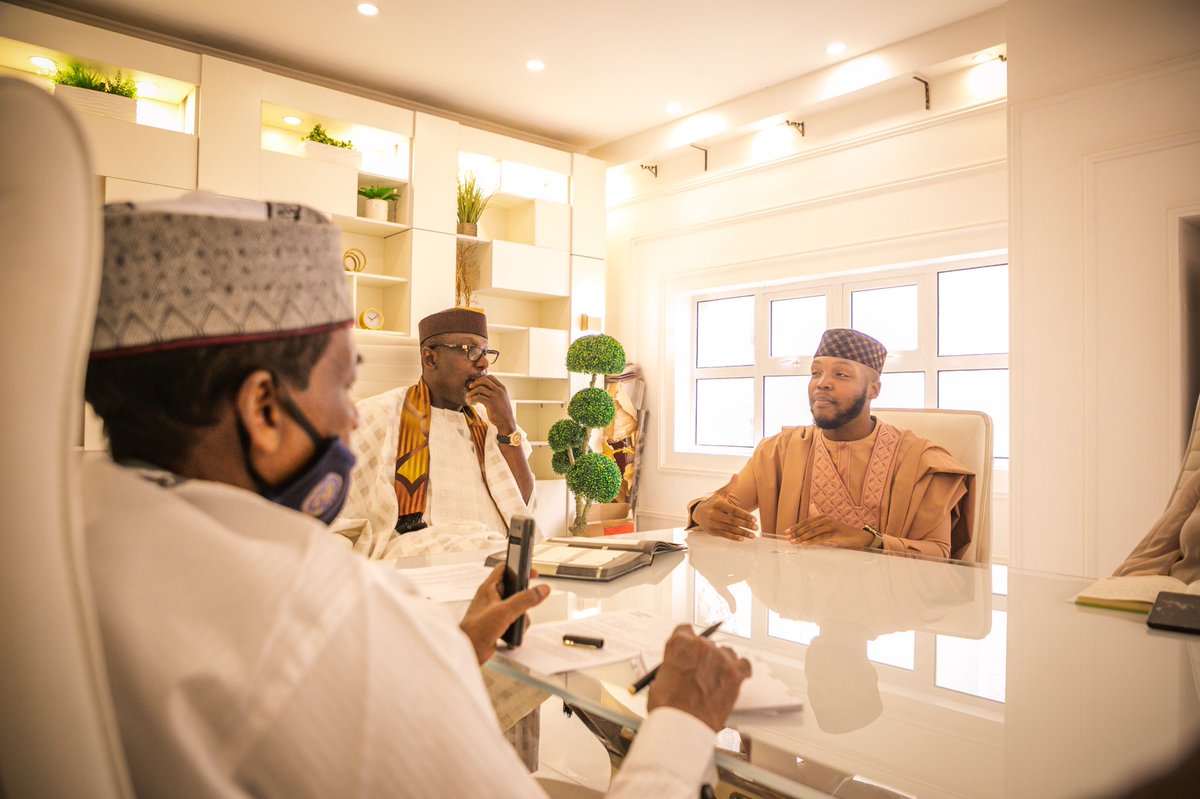 AhamRochas's tweet photo. It's always a great privilege to discuss and proffer solutions regarding our Great Nation! Happy New Month. https://t.co/S9U9fhAiPe
