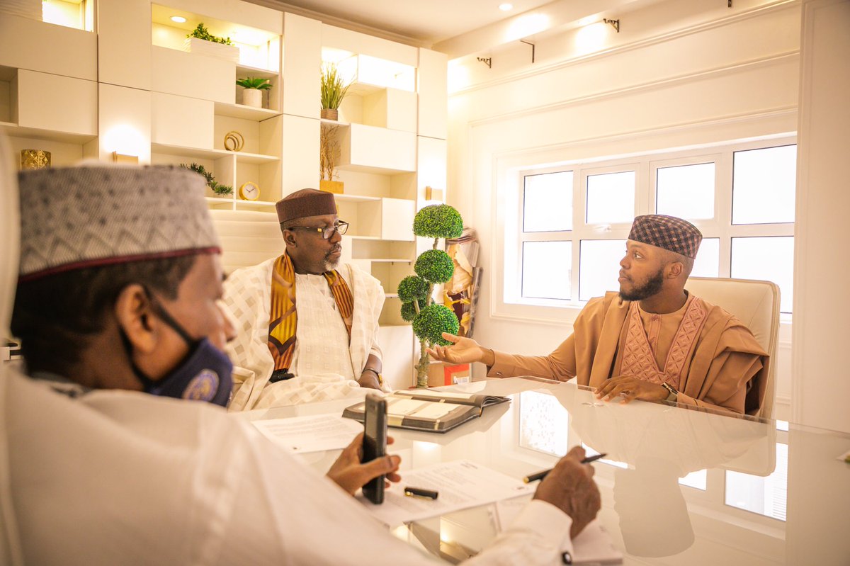 AhamRochas's tweet photo. It's always a great privilege to discuss and proffer solutions regarding our Great Nation! Happy New Month. https://t.co/S9U9fhAiPe