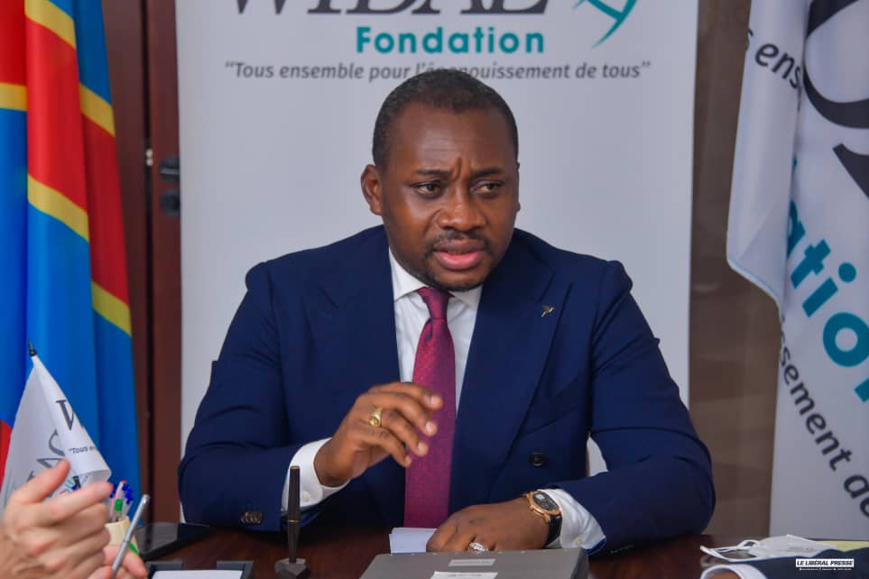 LIBRALINFO1's tweet photo. #Kinshasa : Signature d'un protocole d'accord  entre @FondationWidal et Konnect Africa pour connecté des centaines de sites dans le Gd Équateur. Un engagement du Sénateur @GuyLoando_ pour accompagner la vision de @fatshi13 qui a initié le plan national du numérique horizon 2025. https://t.co/fpKJwSX6kx