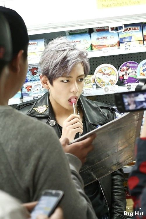 supremestae's tweet photo. good boy taehyung !?! https://t.co/0RFvZ2kLdi