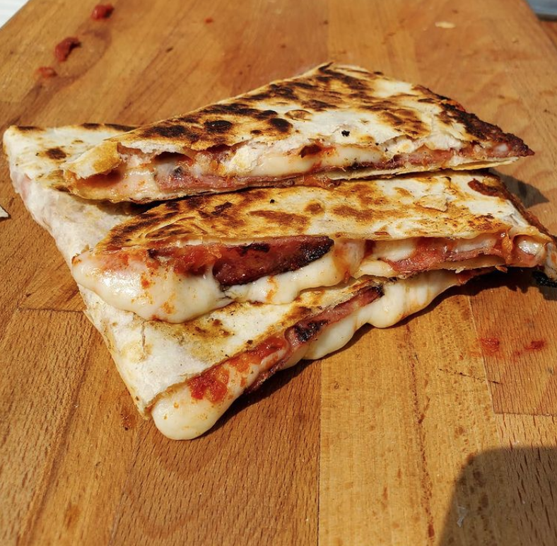 LocustCiderCO's tweet photo. Come hang out with us, Uhl's Brewing Co and @kingcomos at our #bouldertaproom this afternoon! Soak up some sun, cider, beer and quesadillas! 🧀🍻🌞

#SaturdayVibes #quesadillatime #BOCO #LocustCider https://t.co/KdpX9CJ0mx