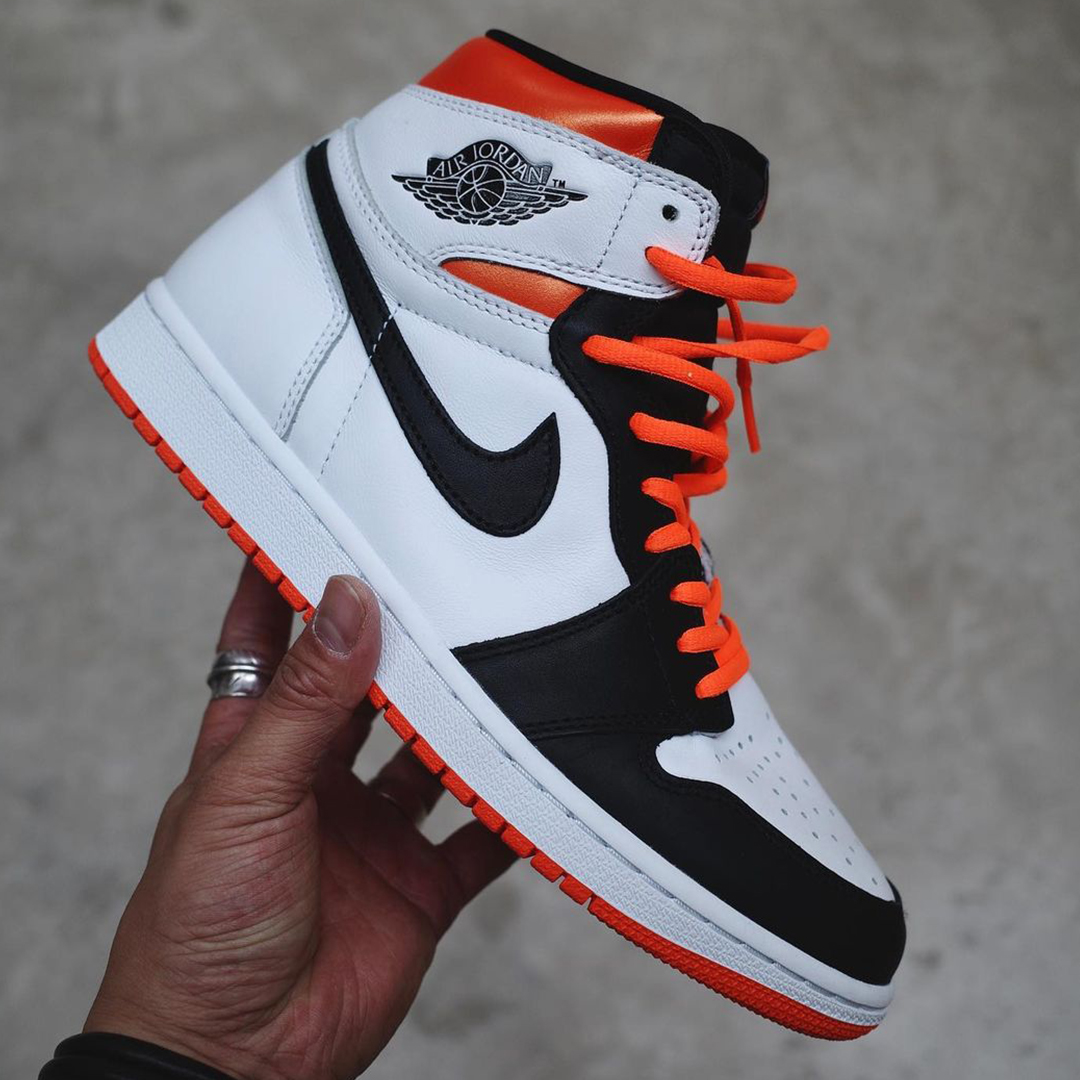 HYPEBEAST's tweet photo. Here's a detailed look at the upcoming Air Jordan 1 High "Electro Orange." 
Photo: sneakertigger (IG)

Details: https://t.co/ZYlSPFGNZZ https://t.co/8Jv0Uox18I