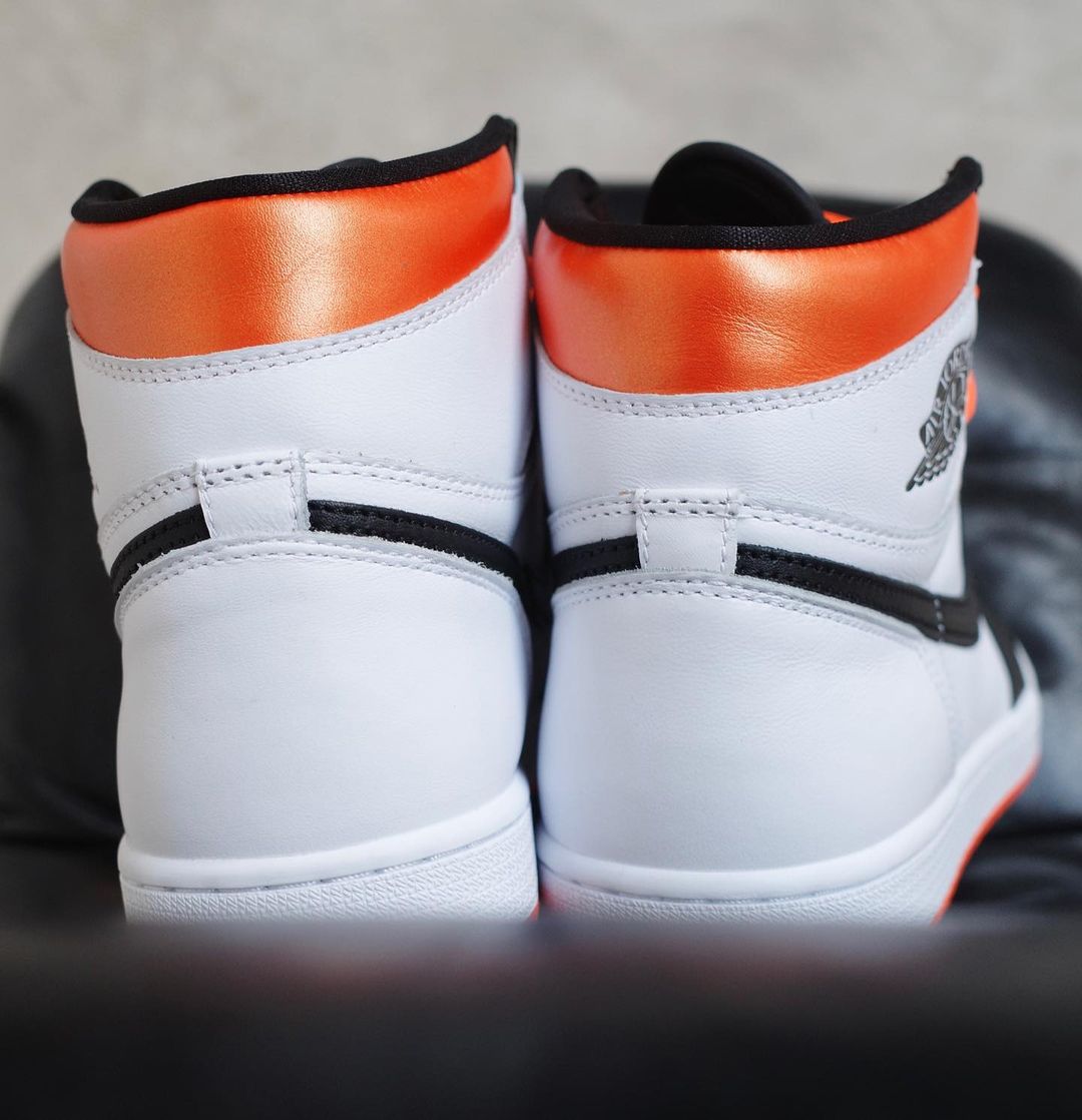HYPEBEAST's tweet photo. Here's a detailed look at the upcoming Air Jordan 1 High "Electro Orange." 
Photo: sneakertigger (IG)

Details: https://t.co/ZYlSPFGNZZ https://t.co/8Jv0Uox18I