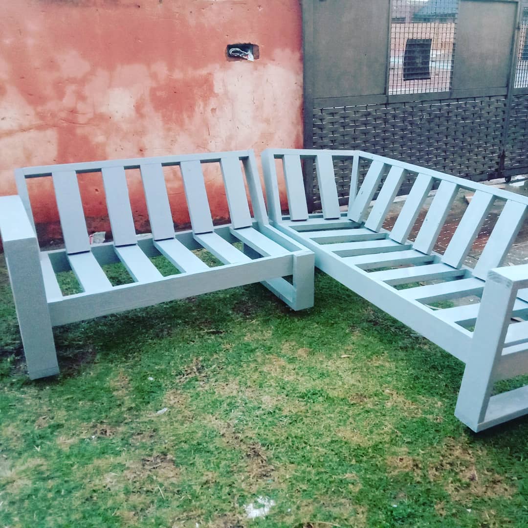 khumbelomuofhe's tweet photo. Rkwoodworks a carpentery company is based in protea glen ext 11Soweto. Outdoor sofa bench with castor swivel brake wheels, easy to move them around. Contact us to get a quote 0716298960 #Limpopo #JamesonAprilFools #RetrenchPeterNdoro #mabli #emtee https://t.co/yJ1Z4oOum2