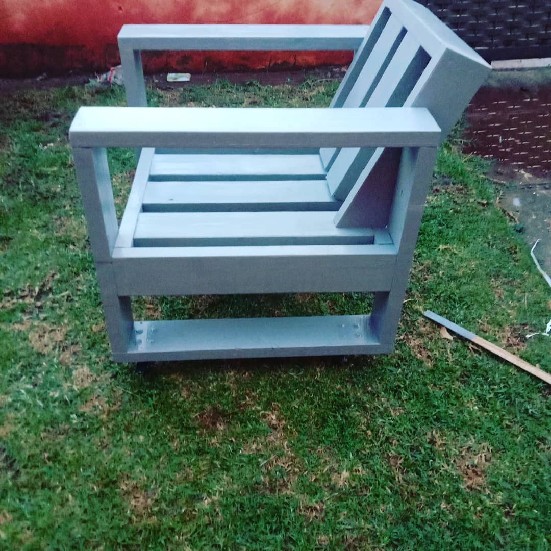 khumbelomuofhe's tweet photo. Rkwoodworks a carpentery company is based in protea glen ext 11Soweto. Outdoor sofa bench with castor swivel brake wheels, easy to move them around. Contact us to get a quote 0716298960 #Limpopo #JamesonAprilFools #RetrenchPeterNdoro #mabli #emtee https://t.co/yJ1Z4oOum2