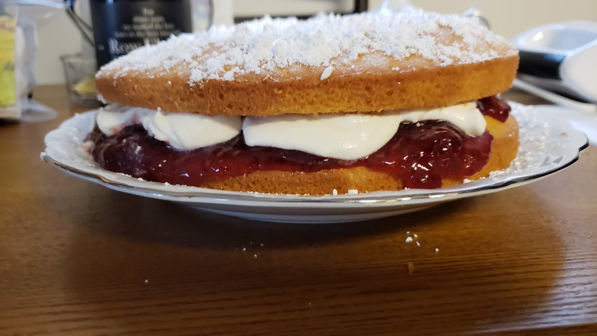HappyEverythin9's tweet image. My attempt at Strawberry Victorian Sponge Cake, inspired by Ann Walker's love of strawberries. Here's one from Team Walker. @SearchingForAnn
#AnneListerBakeOff

globaltableadventure.com/recipe/british…