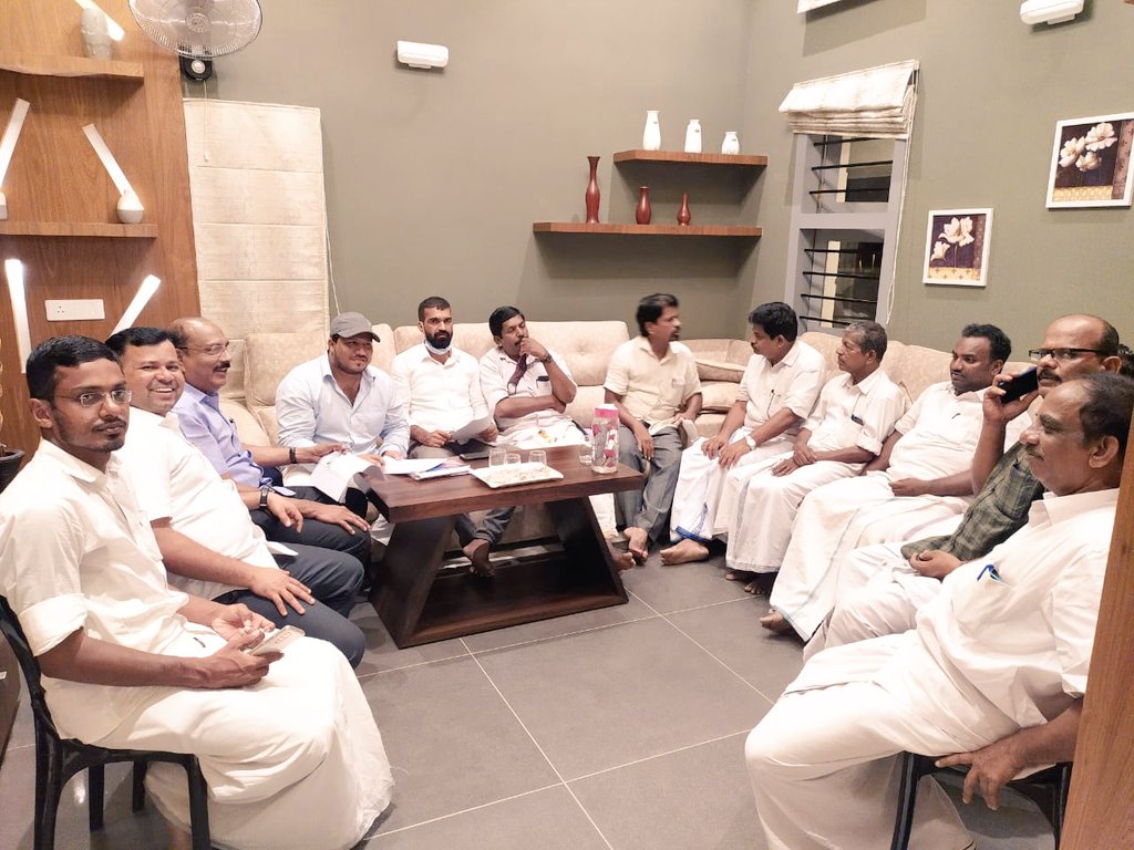 syedkhalid4488's tweet photo. Had a Meeting with Senior Congress leaders and Panchayat  Presidents at DCC General Secretary Kommukutty Ji's House 
Along with AICC Observer Gafoor ji and Bava Ji @GCC_MP
@srinivasiyc @Allavaru @AnilTpyc @AbrahamRoyMani @DwivediSurbhi https://t.co/bqDB1nF3Rs