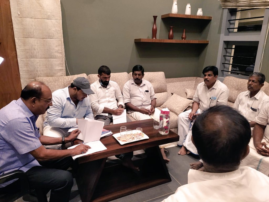syedkhalid4488's tweet photo. Had a Meeting with Senior Congress leaders and Panchayat  Presidents at DCC General Secretary Kommukutty Ji's House 
Along with AICC Observer Gafoor ji and Bava Ji @GCC_MP
@srinivasiyc @Allavaru @AnilTpyc @AbrahamRoyMani @DwivediSurbhi https://t.co/bqDB1nF3Rs