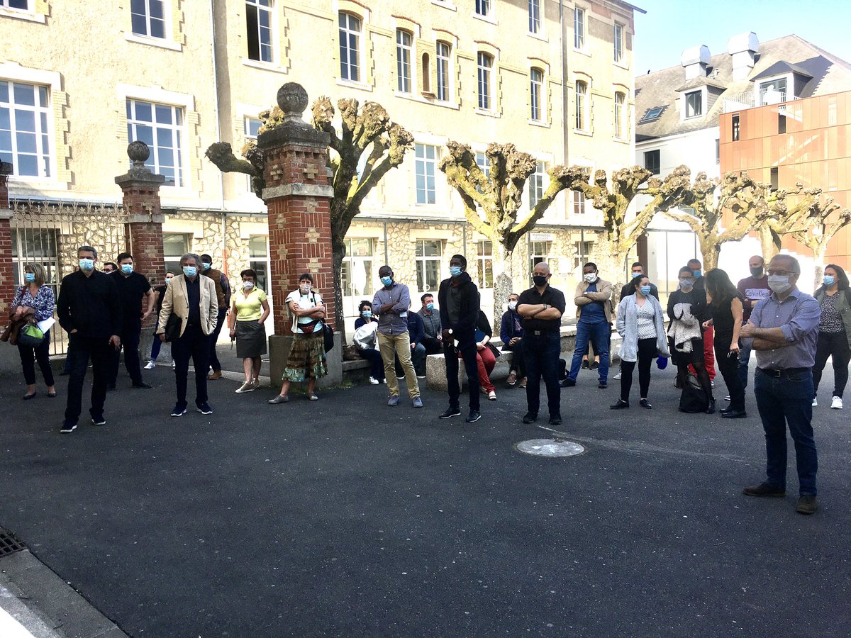 kohn_jerome's tweet photo. Ce soir, nous communiquons à l’équipe pédagogique et administrative du CFA Loiret de la CMA Centre Val de Loire les dispositions que nous prenons suite aux annonces du Président de la République. Cours distanciels, espaces coworkings digitaux pour les apprentis sans équipement https://t.co/6ZfkXGL8i0