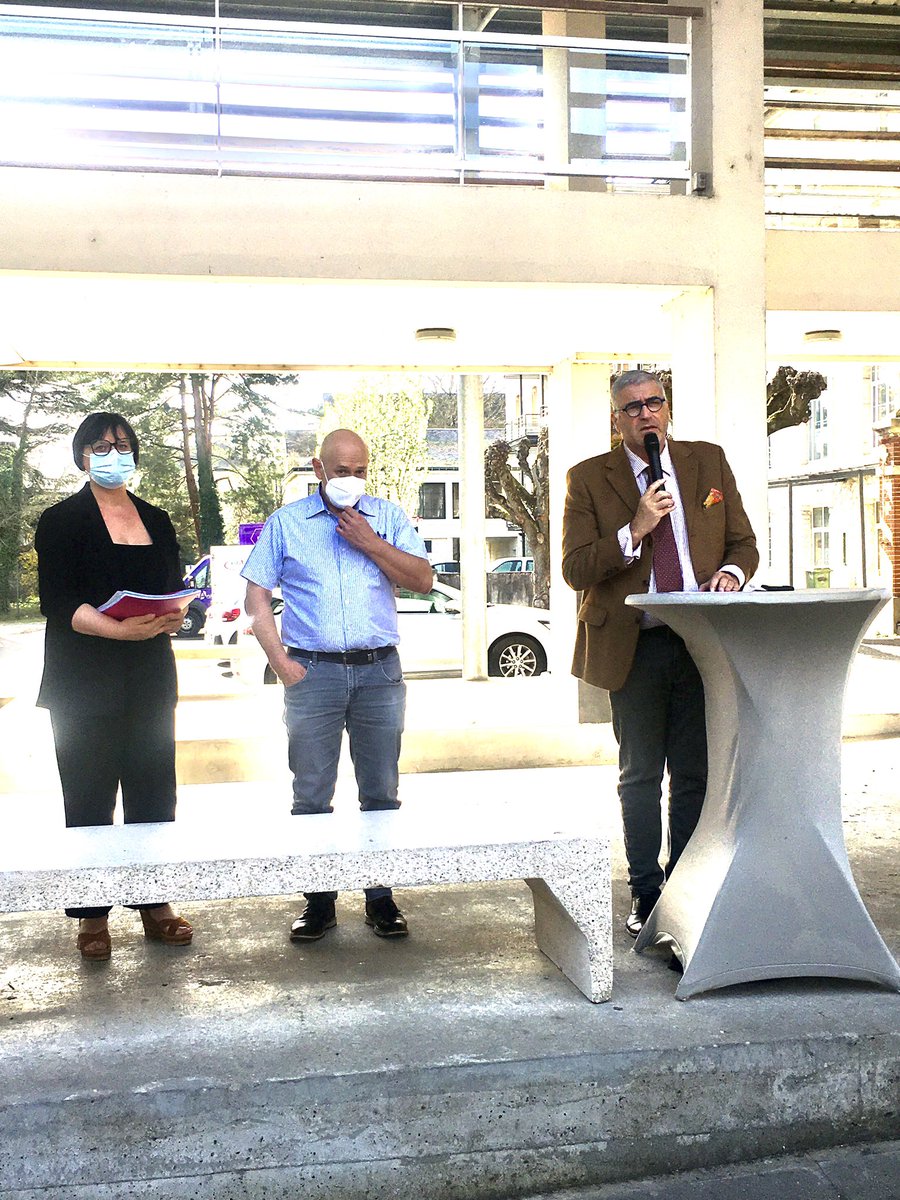 kohn_jerome's tweet photo. Ce soir, nous communiquons à l’équipe pédagogique et administrative du CFA Loiret de la CMA Centre Val de Loire les dispositions que nous prenons suite aux annonces du Président de la République. Cours distanciels, espaces coworkings digitaux pour les apprentis sans équipement https://t.co/6ZfkXGL8i0