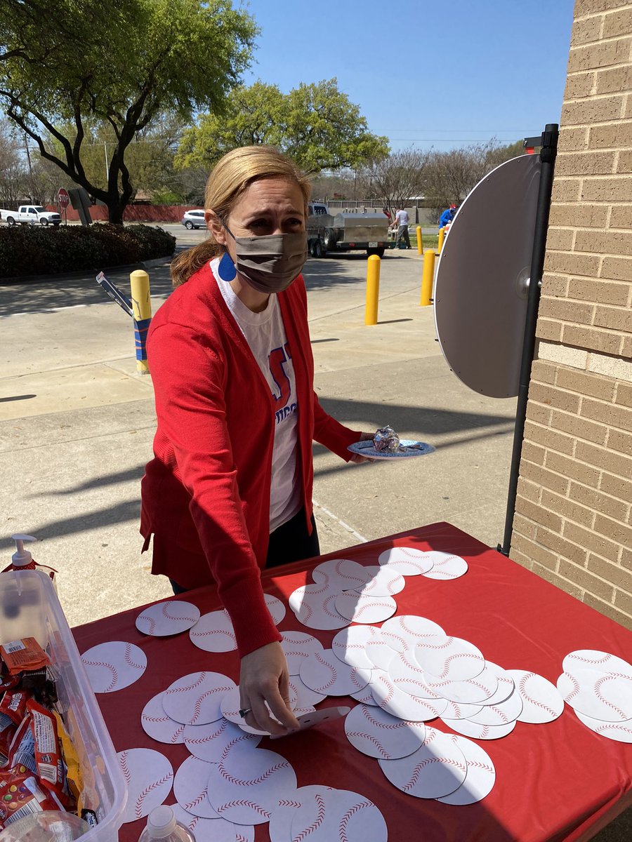 TheCBreedlove's tweet photo. Opening Day Fun! Thanks to our Dad’s Club for grilling! @jjpearcepta @JJPHS https://t.co/77tbC8BWuc